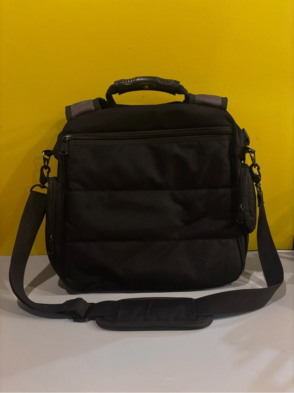 Laptop Messenger Bag in Gray and Black0623